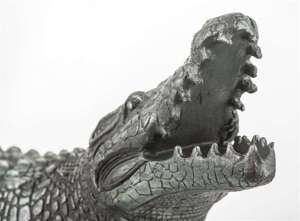 Figurka Krokodyl srebrny H: 19 cm 